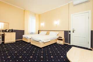 Гостиница Мира Отель Москва Двухместный номер Делюкс с 1 кроватью или 2 отдельными кроватями-2